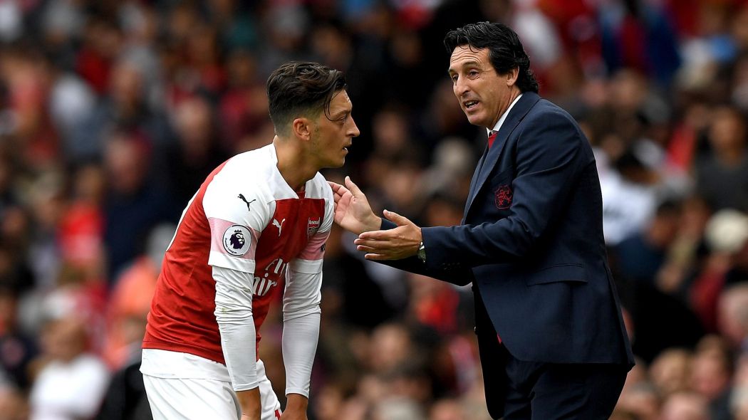 Paul Mariner: Ozil Tak Lagi Berkontribusi Untuk Arsenal