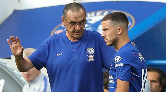 Eden Hazard ikut membela Maurizio Sarri.