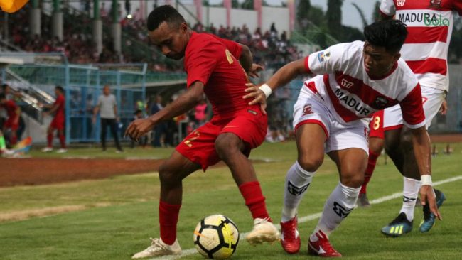 Hasil imbang didapatkan Madura United saat menjamu timnas Indonesia.